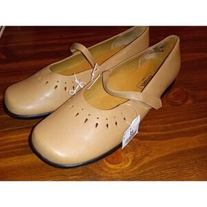NWT BASIC EDITIONS COMFORT TAN SIZE 8 MARY‎ JANE SHOES